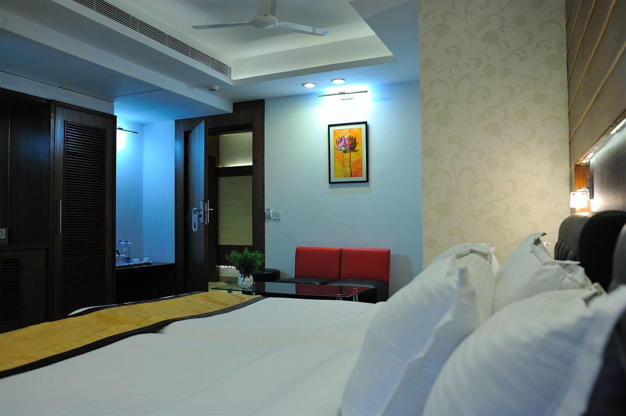 Hotel Niharika Calcutta Eksteriør billede