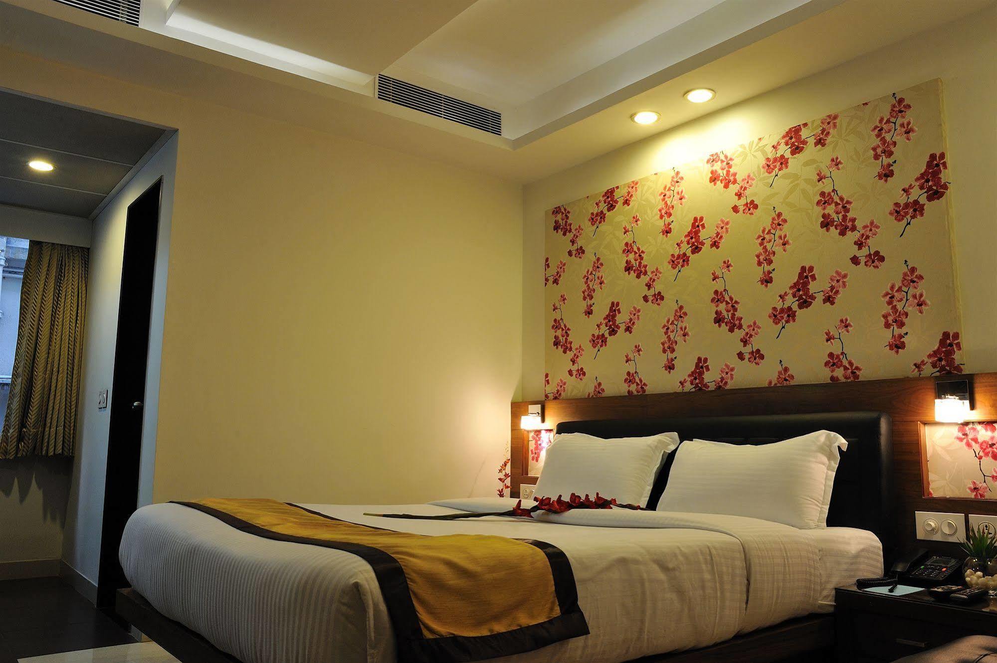 Hotel Niharika Calcutta Eksteriør billede