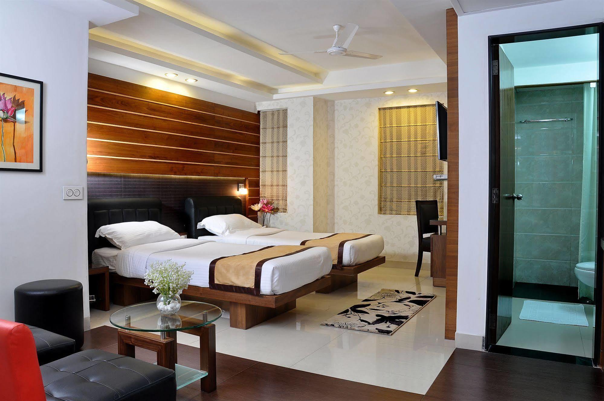 Hotel Niharika Calcutta Eksteriør billede