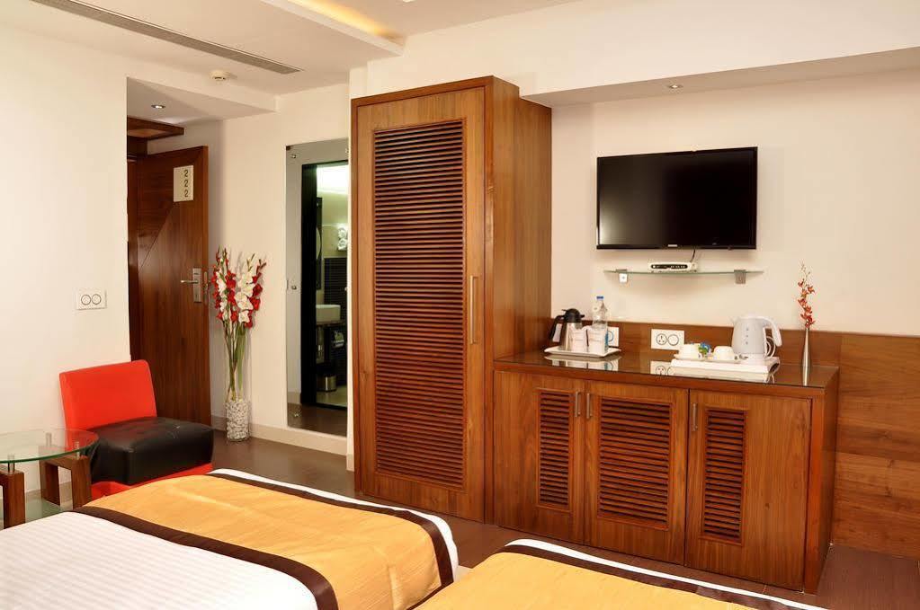 Hotel Niharika Calcutta Eksteriør billede